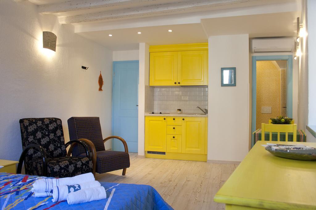 Studios Barbaro โรวีน ภายนอก รูปภาพ