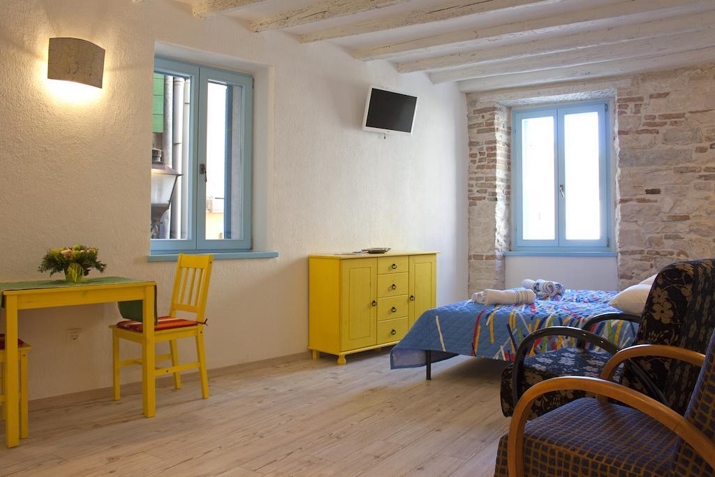Studios Barbaro โรวีน ห้อง รูปภาพ